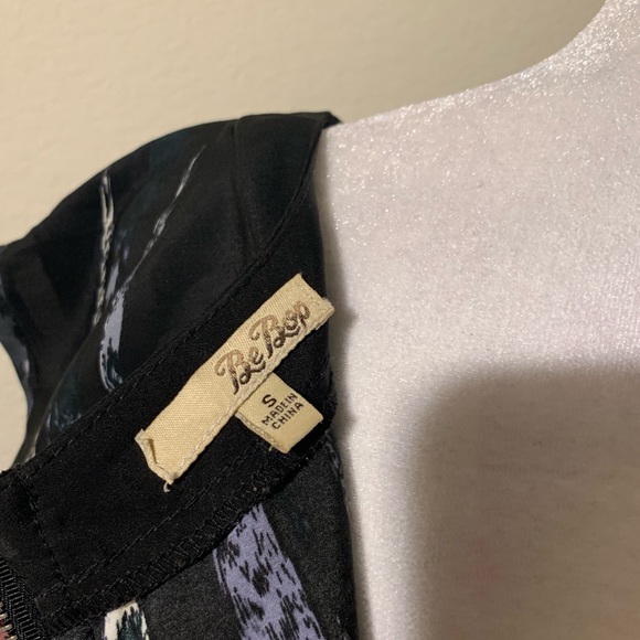 Short sleeve dress, tie back - Picture 6 of 7